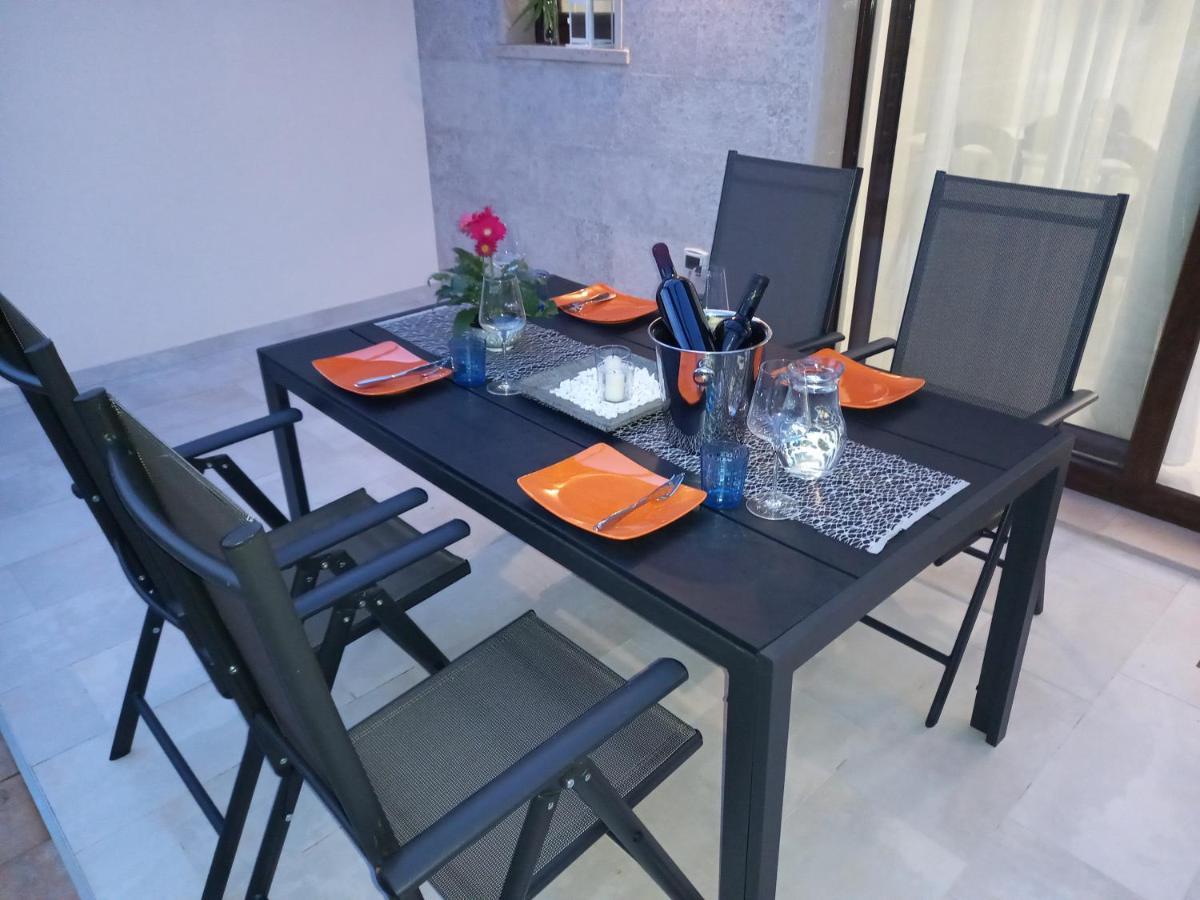 Apartmani Noa I Natali Kaldanija Ngoại thất bức ảnh
