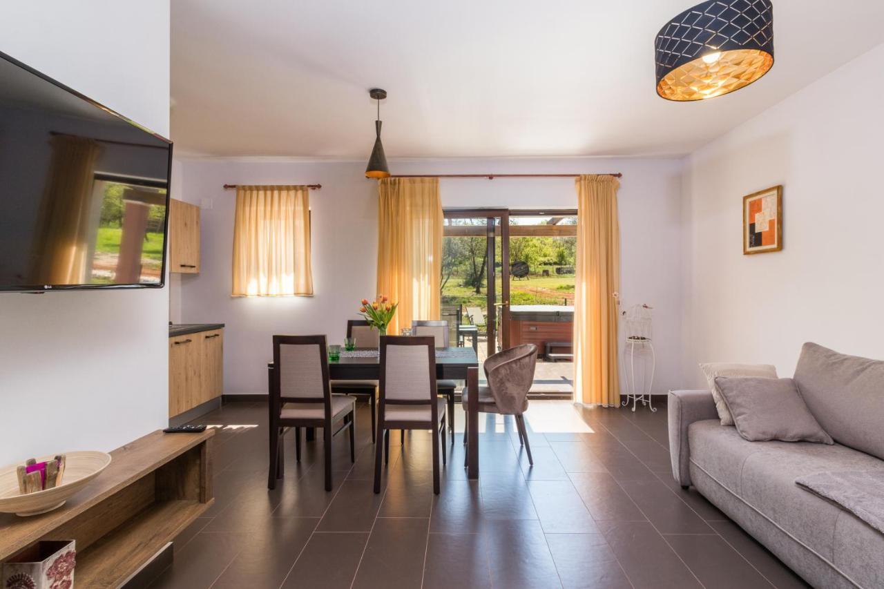 Apartmani Noa I Natali Kaldanija Ngoại thất bức ảnh